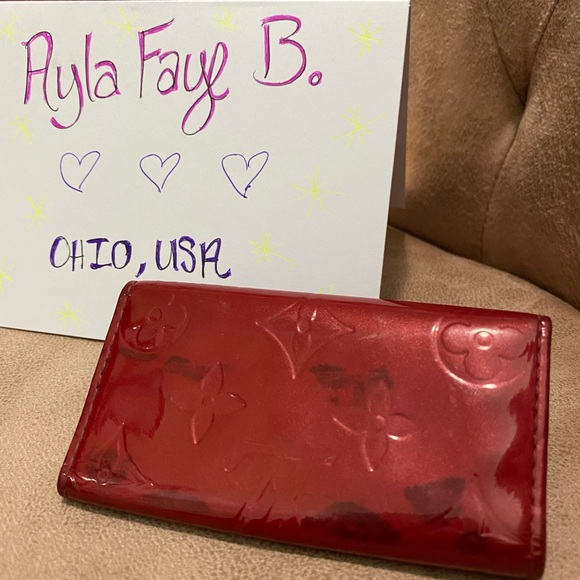 โญ๏ธSOLDโญ๏ธ Vintage Louis Vuitton 4-Key Keyholder in Cherry Vernis Leather - Picture 2 of 8